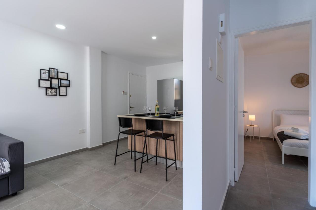 Odyssey - Captivating 2-Bedroom Retreat In Larnaca Exterior foto