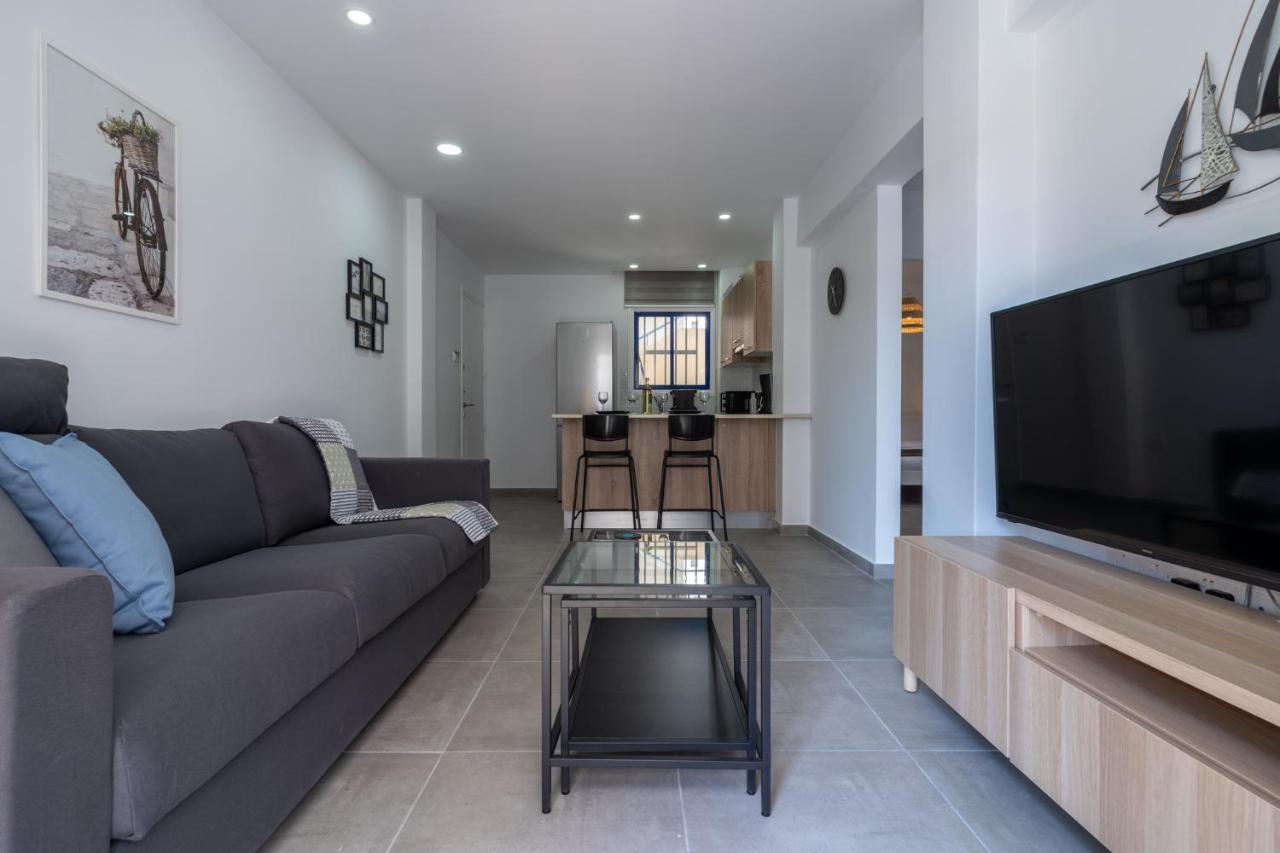 Odyssey - Captivating 2-Bedroom Retreat In Larnaca Exterior foto